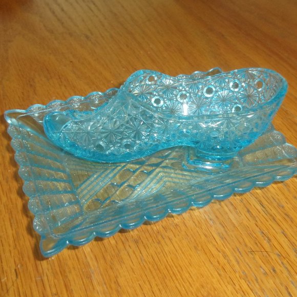 Antique Bryce Brothers blue slipper shoe daisy button on tray - Picture 1 of 1